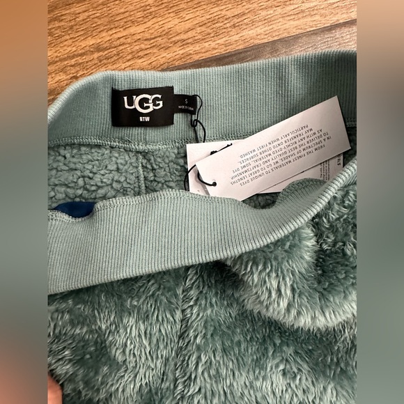 UGG Camila Sherpa Shorts Small, UGG soft Shorts - Picture 5 of 10